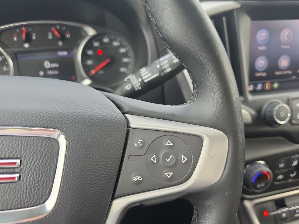 Used 2024 GMC Terrain SLT AWD/4WD image 30