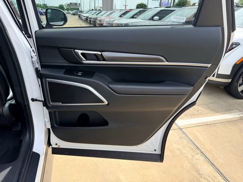 Used 2025 Kia Telluride S FWD image 25