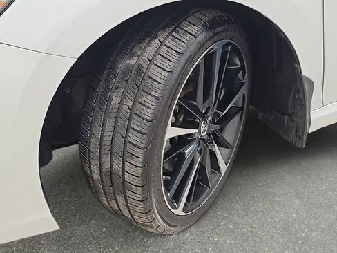 Used 2019 Toyota Camry XSE FWD image 30