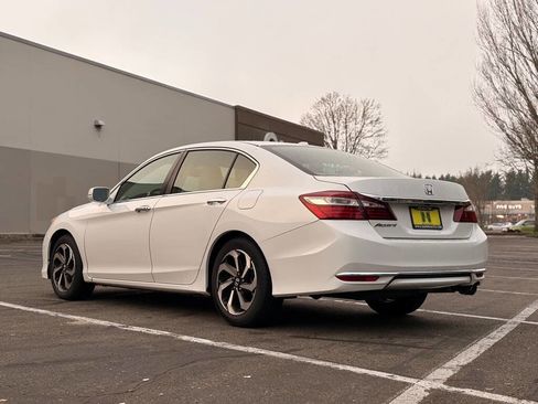 Used 2017 Honda Accord EX-L image 3