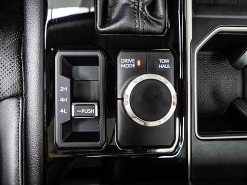 Used 2024 Toyota Tundra Limited AWD/4WD image 27