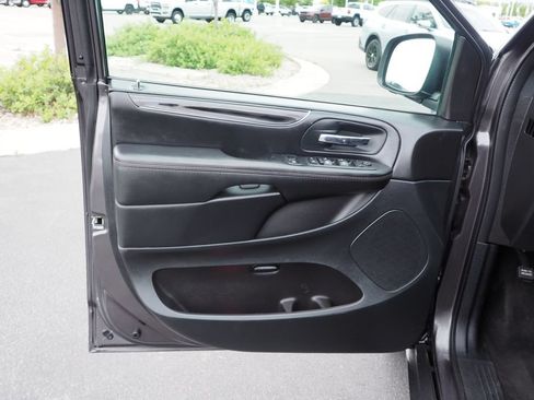 Used 2020 Dodge Grand Caravan SE FWD image 13