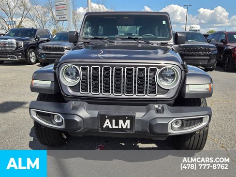 Used 2025 Jeep Wrangler Unlimited Sahara AWD/4WD image 21