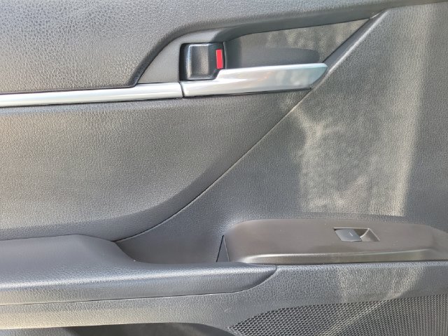 Used 2023 Toyota Camry SE FWD image 12