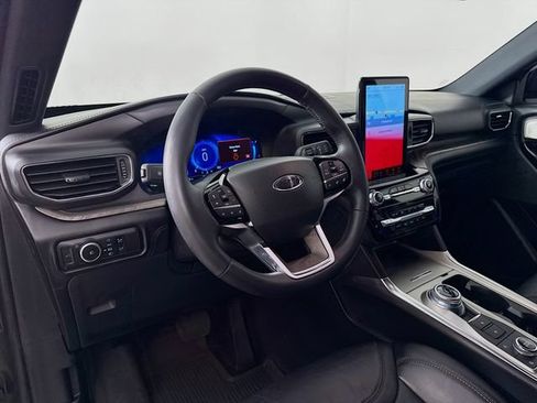 Used 2023 Ford Explorer Platinum w/ Technology Package AWD/4WD image 13