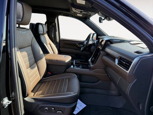 New 2025 GMC Yukon Denali Ultimate w/ LPO, Illumination Package AWD/4WD image 19