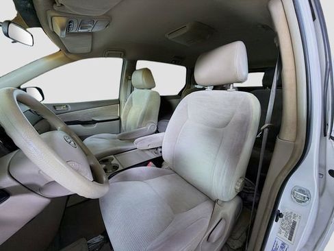 Used 2004 Toyota Sienna LE image 8