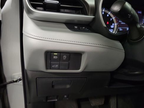 Used 2023 Toyota Highlander XLE AWD/4WD image 23