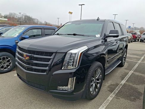 Used 2020 Cadillac Escalade Luxury w/ Escalade Sport Edition image 3