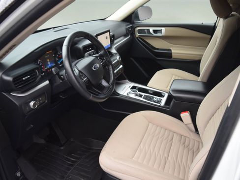 Certified 2020 Ford Explorer XLT w/ Class III Trailer Tow Package image 9