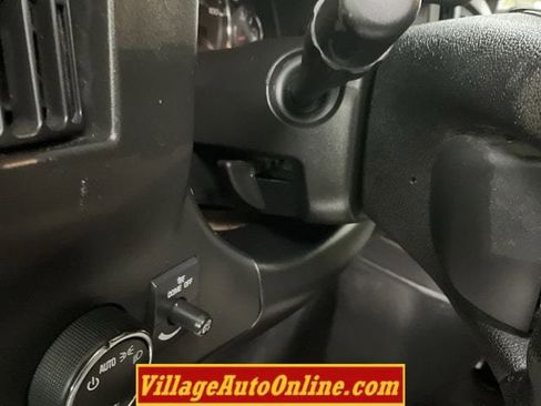 Used 2014 Chevrolet Express 2500 image 15