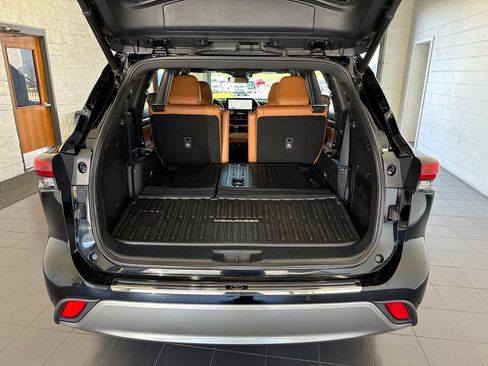 Used 2023 Toyota Highlander Platinum AWD/4WD image 9