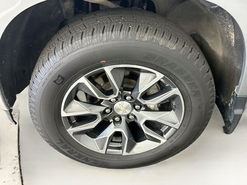 Used 2024 Chevrolet Silverado 1500 LT AWD/4WD image 11