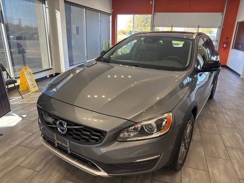 Used 2018 Volvo V60 T5 Cross Country Platinum image 12