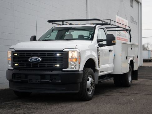 Used 2024 Ford F350 XL image 3