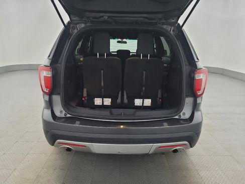 Used 2017 Ford Explorer XLT image 29