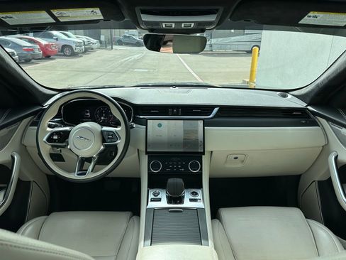Used 2024 Jaguar F-PACE R-Dynamic S image 12