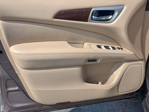 Used 2014 Nissan Pathfinder Platinum image 11