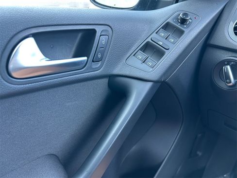 Used 2017 Volkswagen Tiguan Limited w/ Premium Package image 26