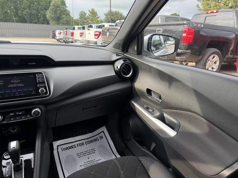 Used 2020 Nissan Kicks SV FWD image 20