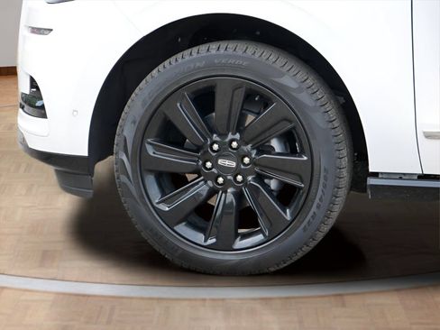 Used 2024 Lincoln Navigator L Reserve AWD/4WD image 9