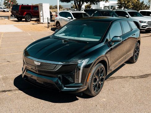 Used 2025 Cadillac Optiq Sport 1 w/ LPO, ONYX Package AWD/4WD image 12