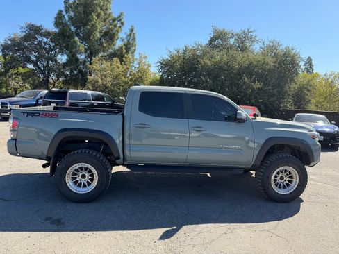 Used 2023 Toyota Tacoma TRD Off-Road w/ Technology Package AWD/4WD image 6