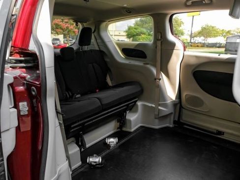 Used 2018 Chrysler Pacifica Touring Plus w/ Tire & Wheel Group image 36