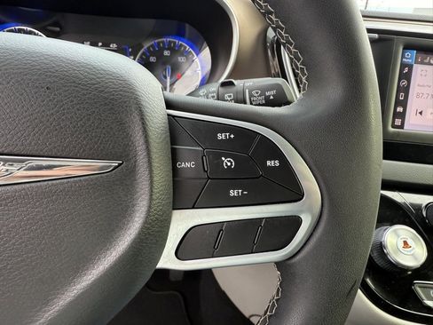 Used 2023 Chrysler Voyager LX image 29