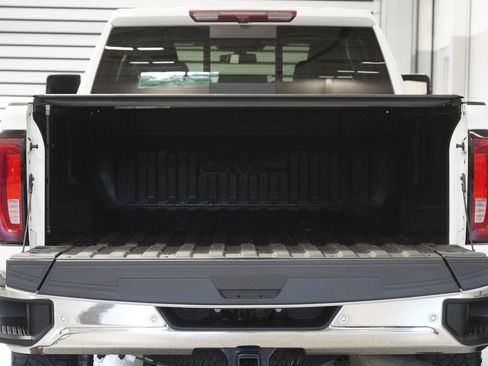 Used 2023 GMC Sierra 2500 SLT w/ SLT Preferred Package AWD/4WD image 32