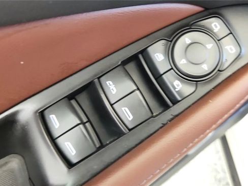 Used 2018 Buick Enclave Avenir w/ Avenir Technology Package image 32