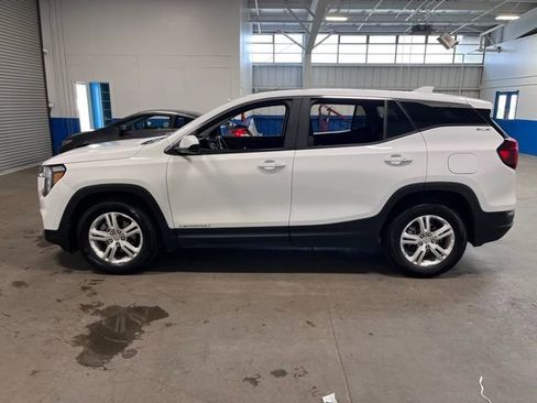 Used 2024 GMC Terrain SLE image 6