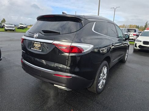 Used 2023 Buick Enclave Essence image 4