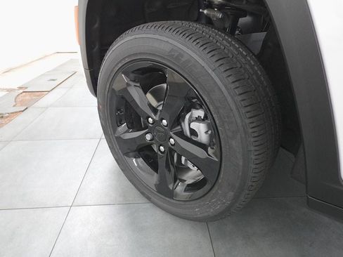 New 2025 Jeep Grand Cherokee L Altitude image 28