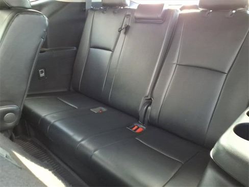 Certified 2022 Toyota Highlander XLE image 9