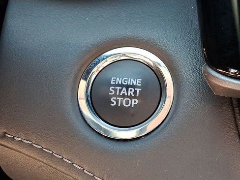 Used 2023 Toyota Highlander XLE image 23