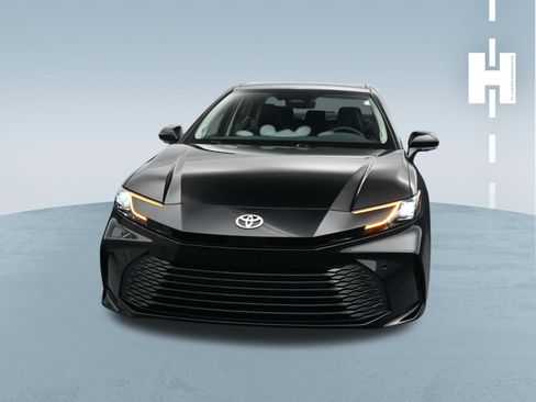 Used 2025 Toyota Camry XLE w/ Premium Plus Package FWD image 3