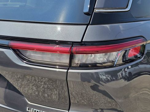 Used 2023 Jeep Grand Cherokee Limited RWD image 9