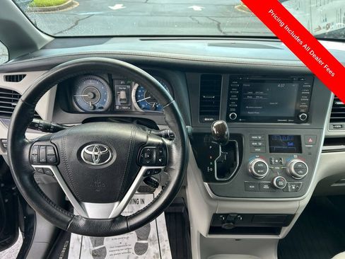 Used 2020 Toyota Sienna XLE FWD image 6