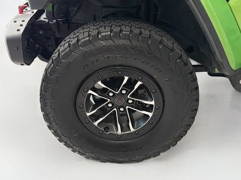 Used 2025 Jeep Wrangler Unlimited Rubicon AWD/4WD image 26