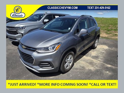 Used 2020 Chevrolet Trax LT w/ LT Convenience Package AWD/4WD image 1