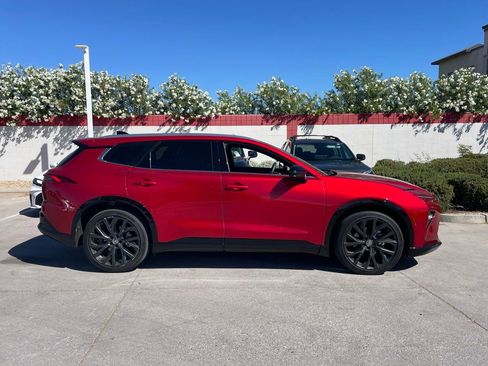 Used 2025 Toyota Crown Signia w/ Advanced Technology Package image 3