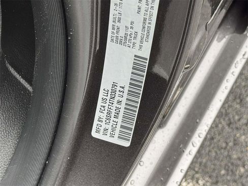 New 2026 RAM 1500 4x4 Crew Cab image 30