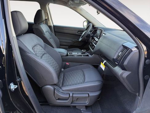 New 2025 Nissan Pathfinder SV w/ SV Premium Package image 15