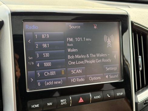 Certified 2018 Toyota Land Cruiser image 18