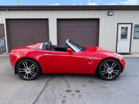 Used 2006 Pontiac Solstice Convertible w/ Premium Package RWD image 5
