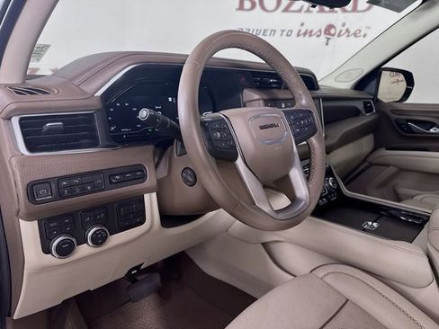 Used 2022 GMC Yukon Denali w/ Denali Premium Package image 11