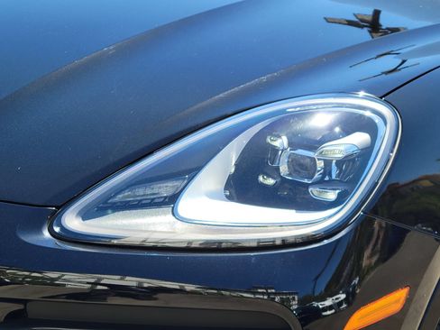 Certified 2023 Porsche Cayenne Coupe AWD/4WD image 32