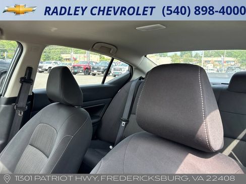 Used 2025 Nissan Altima 2.5 SV FWD image 2