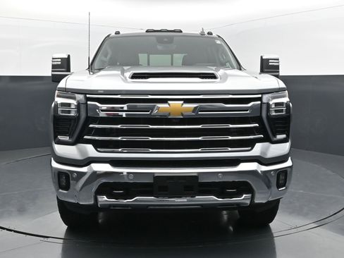 Used 2025 Chevrolet Silverado 2500 LTZ w/ LTZ Premium Package AWD/4WD image 8